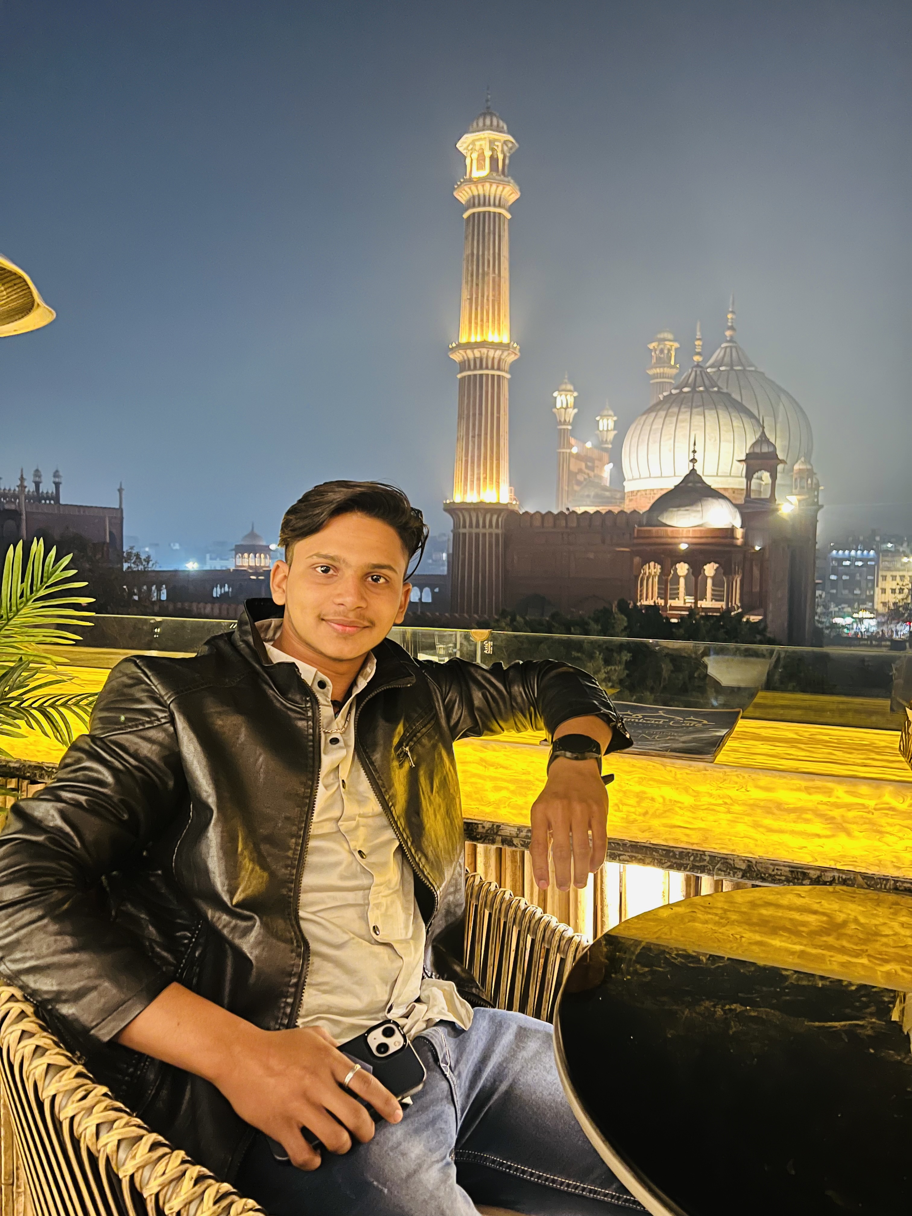 Alo, Gulam Avesh